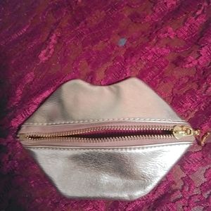 Wander Beauty Lips Gold Zip Leather Pouch